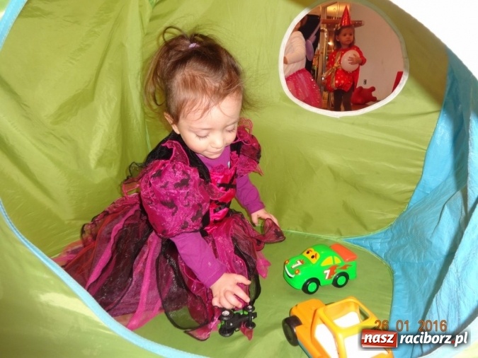 Zdjęcie w galerii na portalu naszraciborz.pl: Fikusie w Strzesze cieszą się z zimy wiadomości z regionu