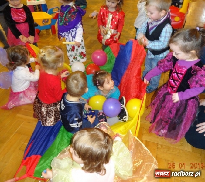 Zdjęcie w galerii na portalu naszraciborz.pl: Fikusie w Strzesze cieszą się z zimy wiadomości z regionu