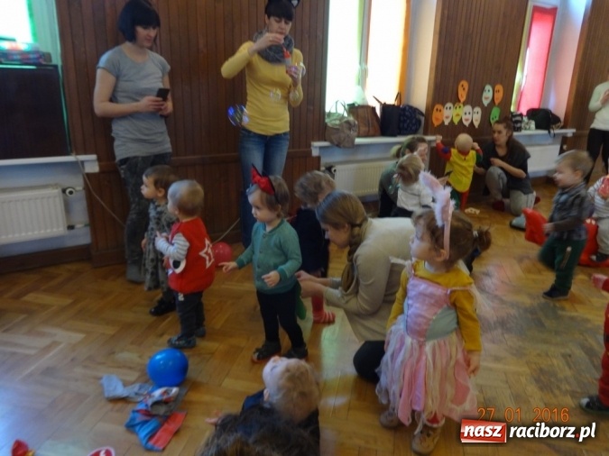 Zdjęcie w galerii na portalu naszraciborz.pl: Fikusie w Strzesze cieszą się z zimy wiadomości z regionu