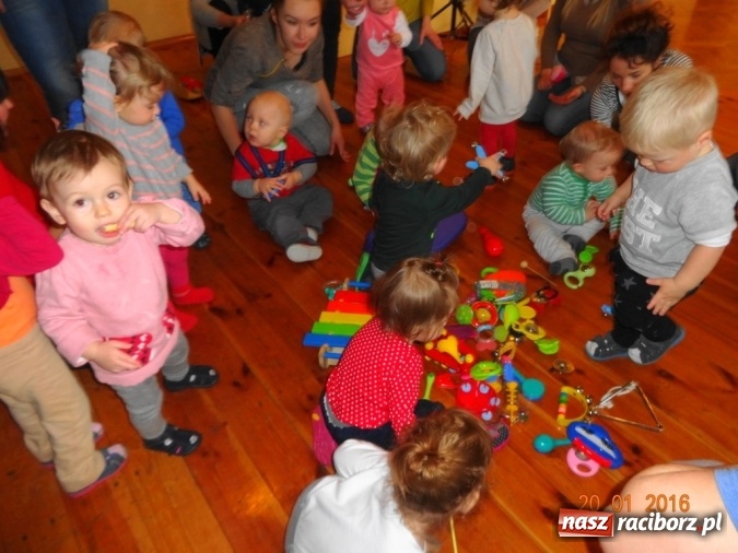 Zdjęcie w galerii na portalu naszraciborz.pl: Fikusie w Strzesze cieszą się z zimy wiadomości z regionu