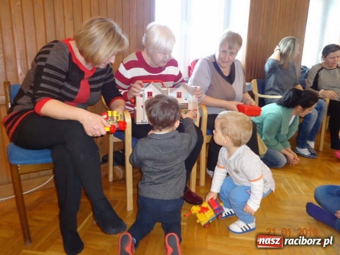 Zdjęcie w galerii na portalu naszraciborz.pl: Fikusie w Strzesze cieszą się z zimy wiadomości z regionu