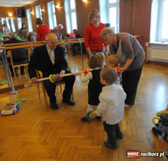 Zdjęcie w galerii na portalu naszraciborz.pl: Fikusie w Strzesze cieszą się z zimy wiadomości z regionu