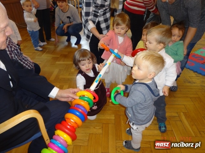 Zdjęcie w galerii na portalu naszraciborz.pl: Fikusie w Strzesze cieszą się z zimy wiadomości z regionu