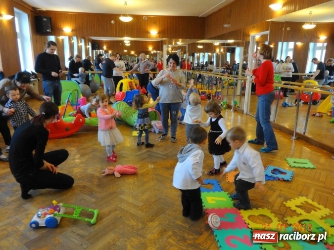 Zdjęcie w galerii na portalu naszraciborz.pl: Fikusie w Strzesze cieszą się z zimy wiadomości z regionu