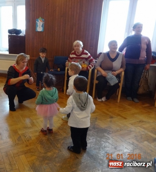 Zdjęcie w galerii na portalu naszraciborz.pl: Fikusie w Strzesze cieszą się z zimy wiadomości z regionu