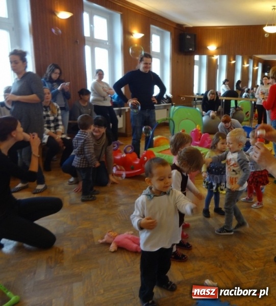 Zdjęcie w galerii na portalu naszraciborz.pl: Fikusie w Strzesze cieszą się z zimy wiadomości z regionu