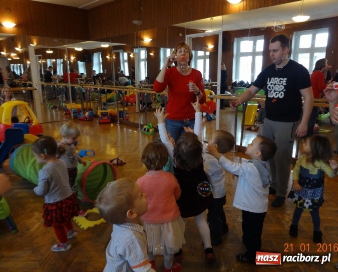 Zdjęcie w galerii na portalu naszraciborz.pl: Fikusie w Strzesze cieszą się z zimy wiadomości z regionu