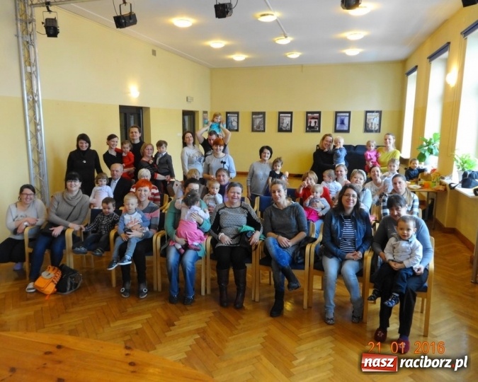 Zdjęcie w galerii na portalu naszraciborz.pl: Fikusie w Strzesze cieszą się z zimy wiadomości z regionu