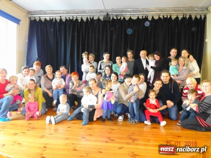 Zdjęcie w galerii na portalu naszraciborz.pl: Fikusie w Strzesze cieszą się z zimy wiadomości z regionu