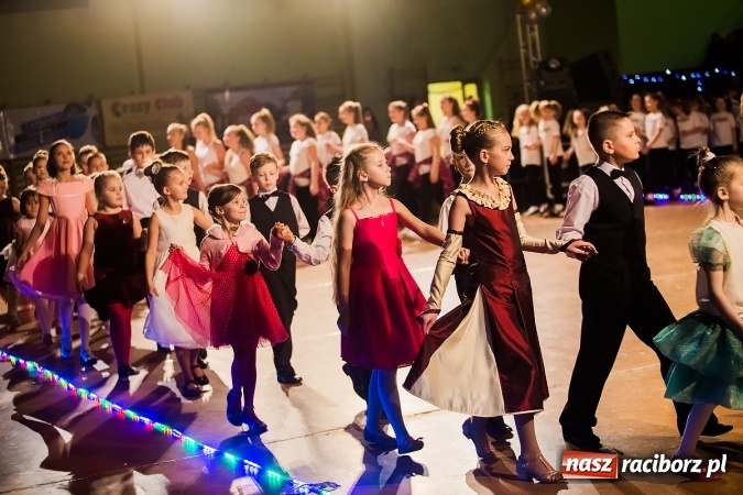 Zdjęcie w galerii na portalu naszraciborz.pl: II Dziecięca Karnawałowa Rewia Tańca w Arenie Rafako wiadomości z regionu
