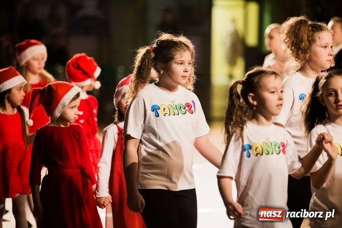 Zdjęcie w galerii na portalu naszraciborz.pl: II Dziecięca Karnawałowa Rewia Tańca w Arenie Rafako wiadomości z regionu
