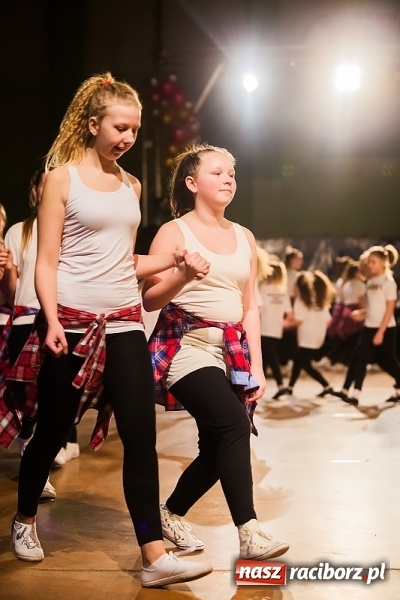 Zdjęcie w galerii na portalu naszraciborz.pl: II Dziecięca Karnawałowa Rewia Tańca w Arenie Rafako wiadomości z regionu