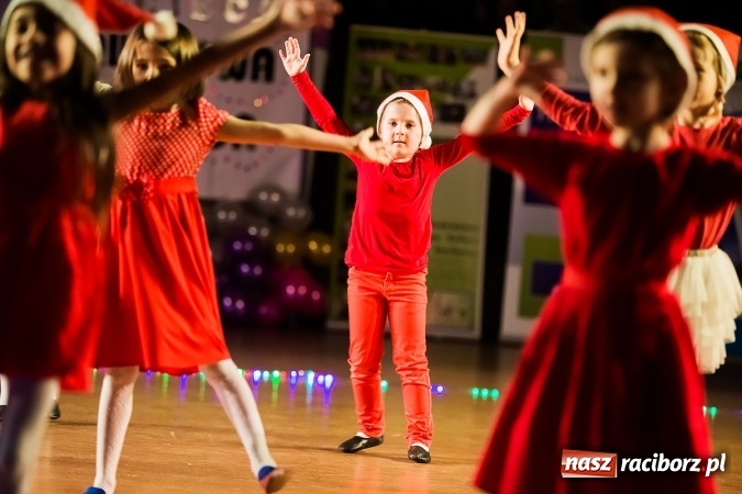 Zdjęcie w galerii na portalu naszraciborz.pl: II Dziecięca Karnawałowa Rewia Tańca w Arenie Rafako wiadomości z regionu