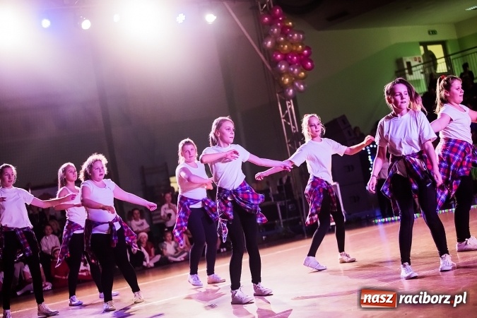 Zdjęcie w galerii na portalu naszraciborz.pl: II Dziecięca Karnawałowa Rewia Tańca w Arenie Rafako wiadomości z regionu