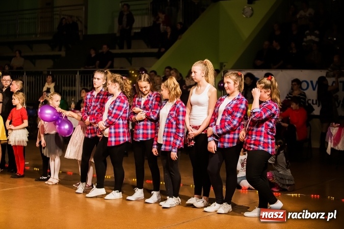 Zdjęcie w galerii na portalu naszraciborz.pl: II Dziecięca Karnawałowa Rewia Tańca w Arenie Rafako wiadomości z regionu