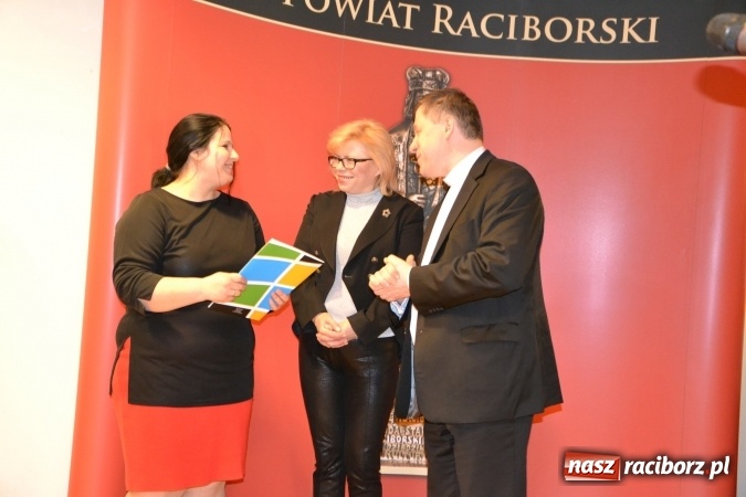 Zdjęcie w galerii na portalu naszraciborz.pl: Gala MIESZKO AD 2015 - nagrody starosty wręczone na zamku wiadomości z regionu