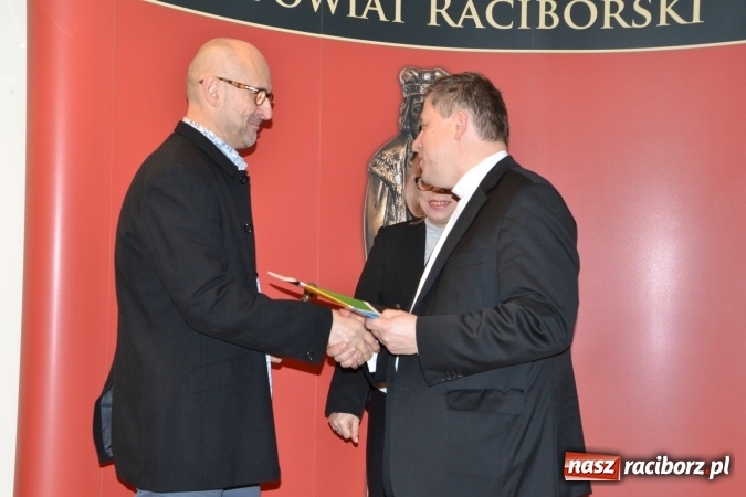 Zdjęcie w galerii na portalu naszraciborz.pl: Gala MIESZKO AD 2015 - nagrody starosty wręczone na zamku wiadomości z regionu