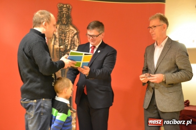 Zdjęcie w galerii na portalu naszraciborz.pl: Gala MIESZKO AD 2015 - nagrody starosty wręczone na zamku wiadomości z regionu