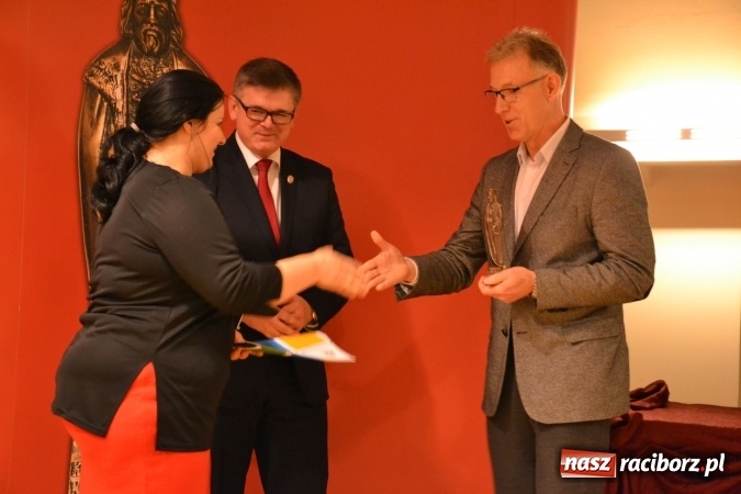 Zdjęcie w galerii na portalu naszraciborz.pl: Gala MIESZKO AD 2015 - nagrody starosty wręczone na zamku wiadomości z regionu
