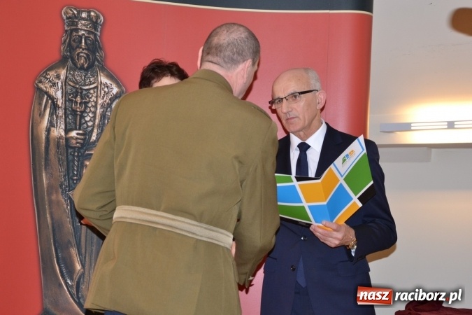 Zdjęcie w galerii na portalu naszraciborz.pl: Gala MIESZKO AD 2015 - nagrody starosty wręczone na zamku wiadomości z regionu