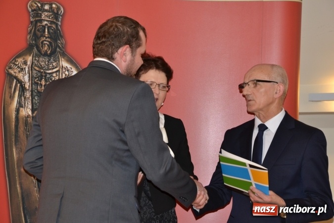Zdjęcie w galerii na portalu naszraciborz.pl: Gala MIESZKO AD 2015 - nagrody starosty wręczone na zamku wiadomości z regionu