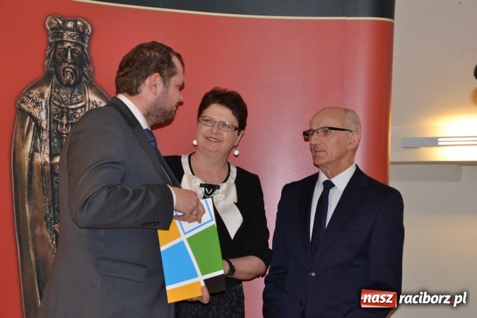 Zdjęcie w galerii na portalu naszraciborz.pl: Gala MIESZKO AD 2015 - nagrody starosty wręczone na zamku wiadomości z regionu