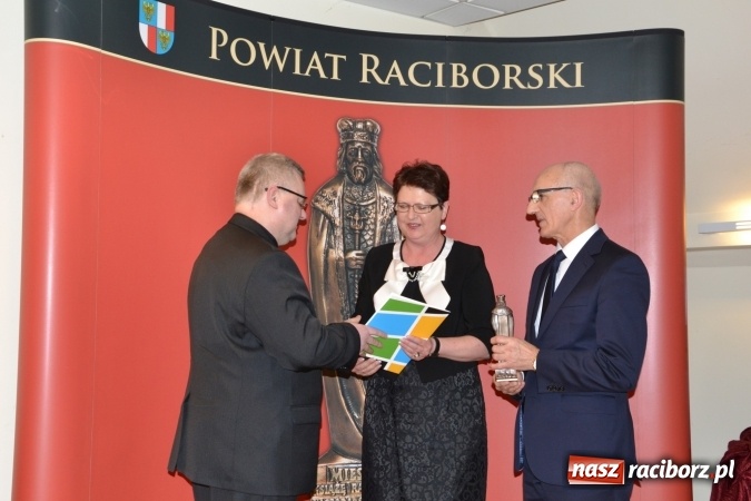 Zdjęcie w galerii na portalu naszraciborz.pl: Gala MIESZKO AD 2015 - nagrody starosty wręczone na zamku wiadomości z regionu