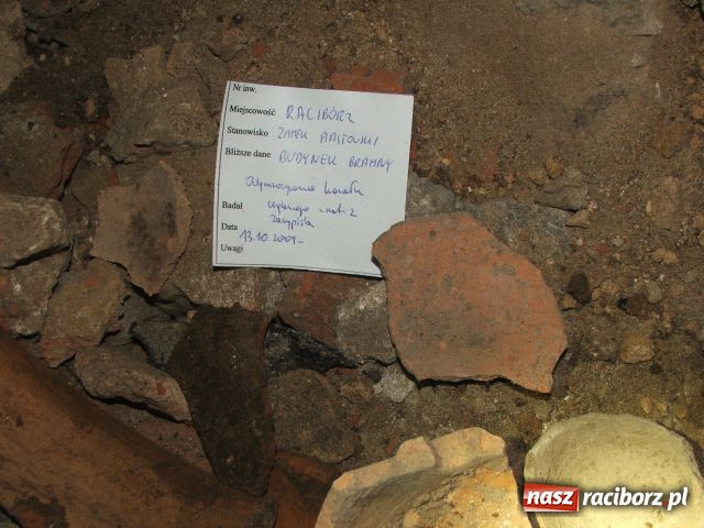 Zdjęcie w galerii na portalu naszraciborz.pl: Budynek bramny odkryje swe tajemnice wiadomości z regionu