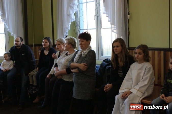 Zdjęcie w galerii na portalu naszraciborz.pl: Wiecz&oacute;r kolęd i jasełek w Borucinie wiadomości z regionu