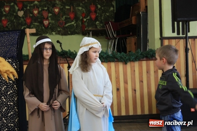 Zdjęcie w galerii na portalu naszraciborz.pl: Wiecz&oacute;r kolęd i jasełek w Borucinie wiadomości z regionu