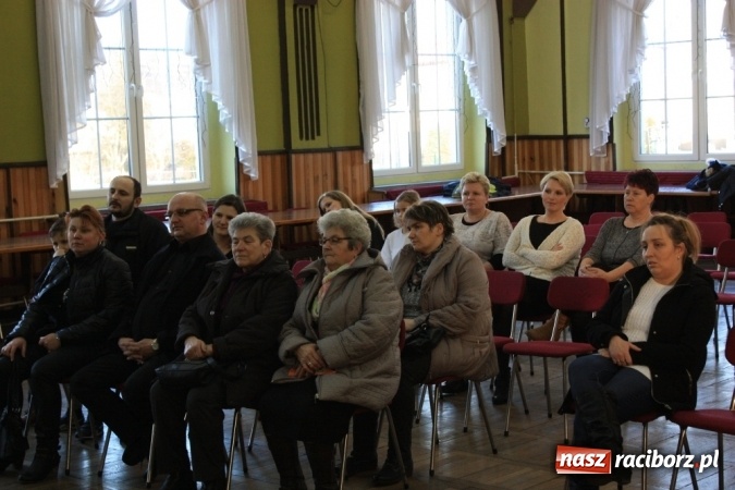 Zdjęcie w galerii na portalu naszraciborz.pl: Wiecz&oacute;r kolęd i jasełek w Borucinie wiadomości z regionu