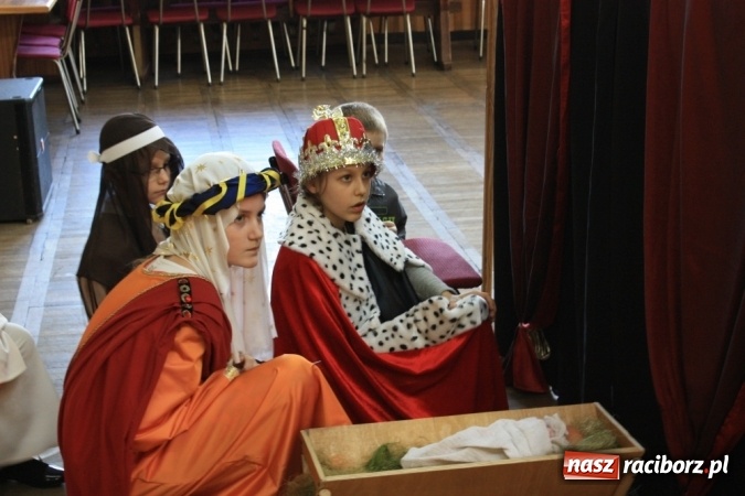Zdjęcie w galerii na portalu naszraciborz.pl: Wiecz&oacute;r kolęd i jasełek w Borucinie wiadomości z regionu