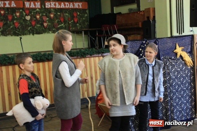 Zdjęcie w galerii na portalu naszraciborz.pl: Wiecz&oacute;r kolęd i jasełek w Borucinie wiadomości z regionu