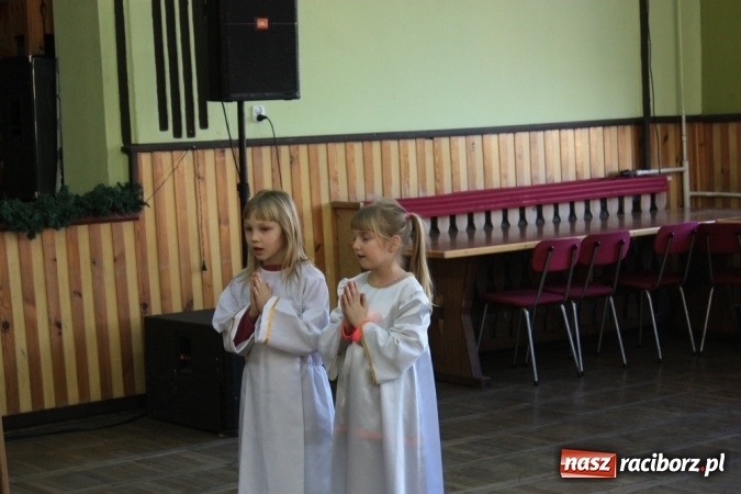 Zdjęcie w galerii na portalu naszraciborz.pl: Wiecz&oacute;r kolęd i jasełek w Borucinie wiadomości z regionu
