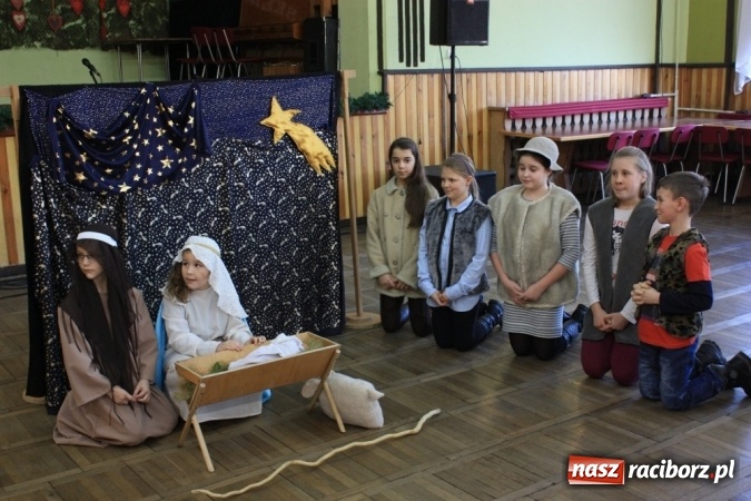 Zdjęcie w galerii na portalu naszraciborz.pl: Wiecz&oacute;r kolęd i jasełek w Borucinie wiadomości z regionu