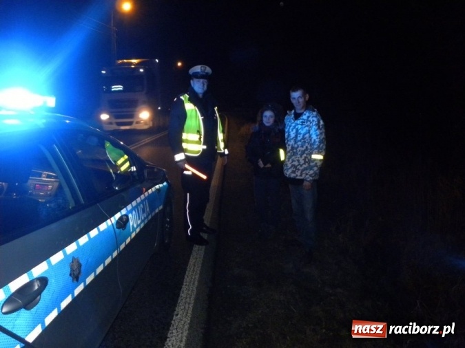 Zdjęcie w galerii na portalu naszraciborz.pl: Policjanci z Raciborza rozdawali pieszym odblaski wiadomości z regionu