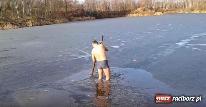 Zdjęcie w galerii na portalu naszraciborz.pl: Żwirownia pochłonęła już wiele ofiar, ale śmiałków wciąż nie brakuje! Chwalą się tym nawet na youtube.com wiadomości z regionu