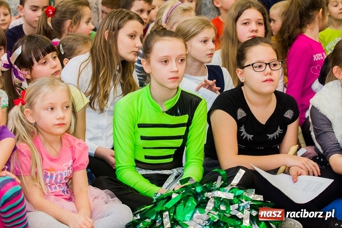 Zdjęcie w galerii na portalu naszraciborz.pl: Artystyczny poranek w SP 13 wiadomości z regionu