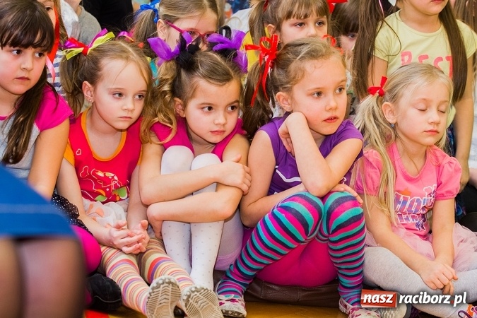 Zdjęcie w galerii na portalu naszraciborz.pl: Artystyczny poranek w SP 13 wiadomości z regionu