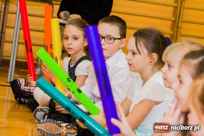 Zdjęcie w galerii na portalu naszraciborz.pl: Artystyczny poranek w SP 13 wiadomości z regionu