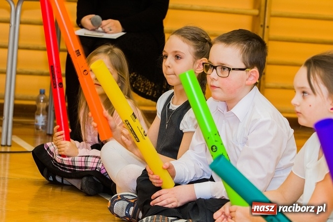 Zdjęcie w galerii na portalu naszraciborz.pl: Artystyczny poranek w SP 13 wiadomości z regionu
