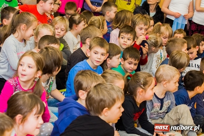 Zdjęcie w galerii na portalu naszraciborz.pl: Artystyczny poranek w SP 13 wiadomości z regionu