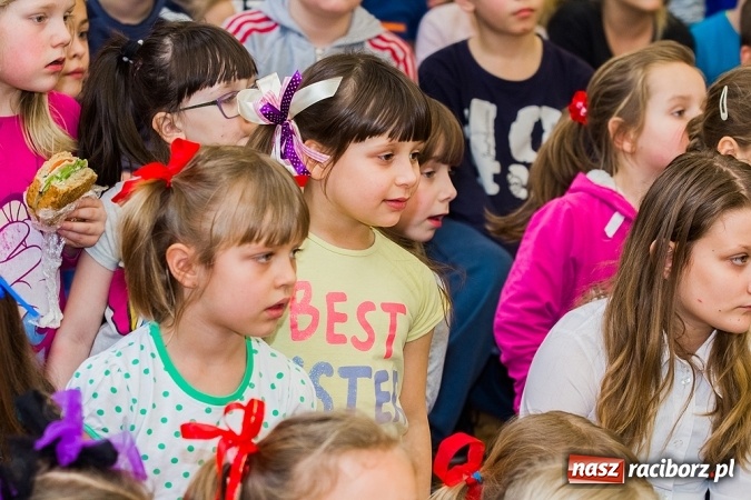 Zdjęcie w galerii na portalu naszraciborz.pl: Artystyczny poranek w SP 13 wiadomości z regionu