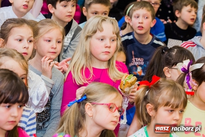Zdjęcie w galerii na portalu naszraciborz.pl: Artystyczny poranek w SP 13 wiadomości z regionu