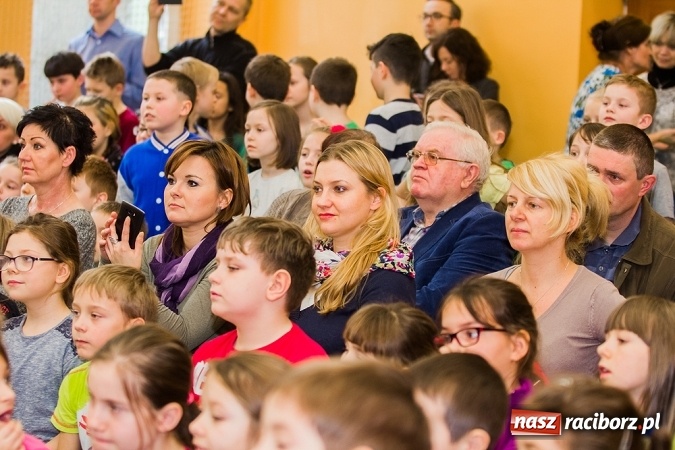 Zdjęcie w galerii na portalu naszraciborz.pl: Artystyczny poranek w SP 13 wiadomości z regionu