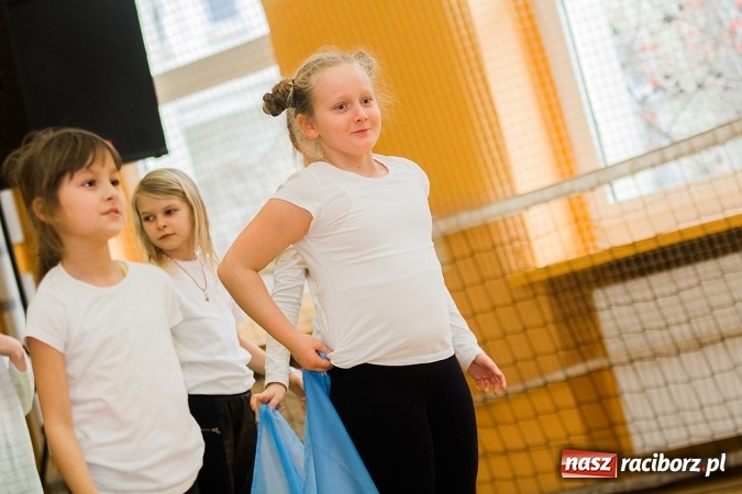 Zdjęcie w galerii na portalu naszraciborz.pl: Artystyczny poranek w SP 13 wiadomości z regionu