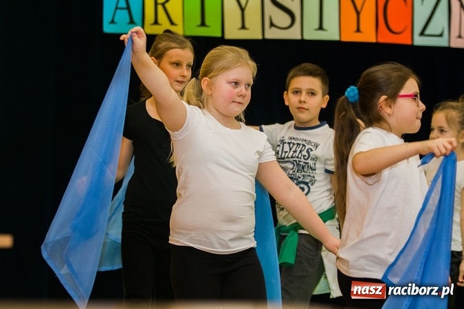 Zdjęcie w galerii na portalu naszraciborz.pl: Artystyczny poranek w SP 13 wiadomości z regionu