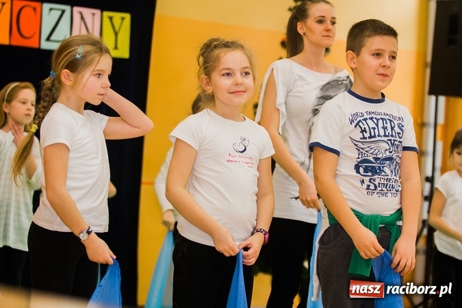 Zdjęcie w galerii na portalu naszraciborz.pl: Artystyczny poranek w SP 13 wiadomości z regionu