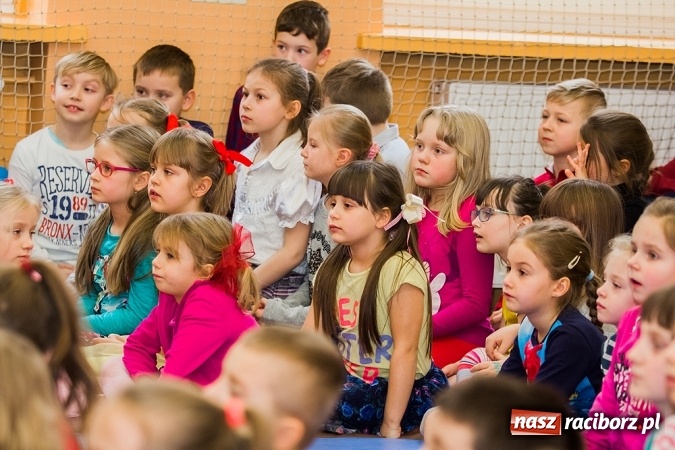 Zdjęcie w galerii na portalu naszraciborz.pl: Artystyczny poranek w SP 13 wiadomości z regionu