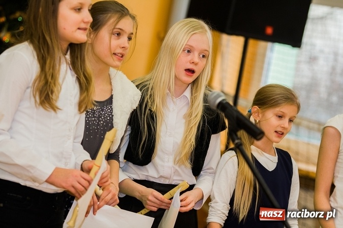 Zdjęcie w galerii na portalu naszraciborz.pl: Artystyczny poranek w SP 13 wiadomości z regionu